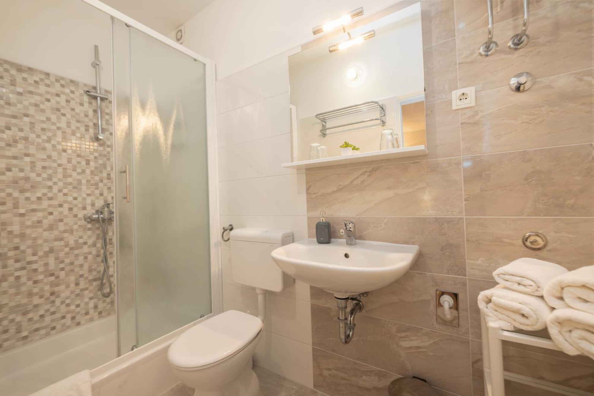 Apartments Bose Макарска Екстериор снимка