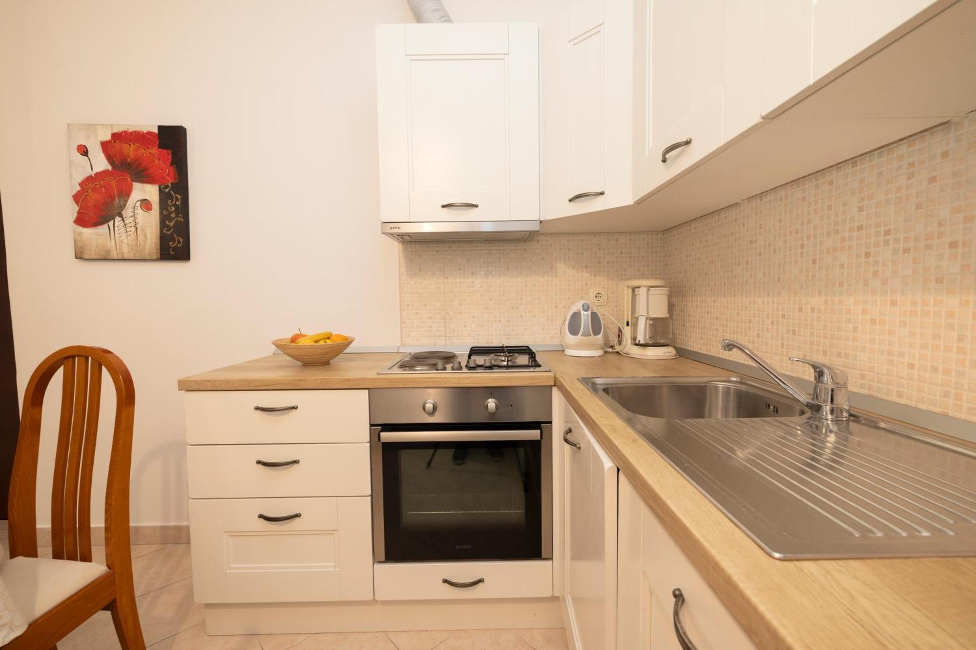 Apartments Bose Макарска Екстериор снимка