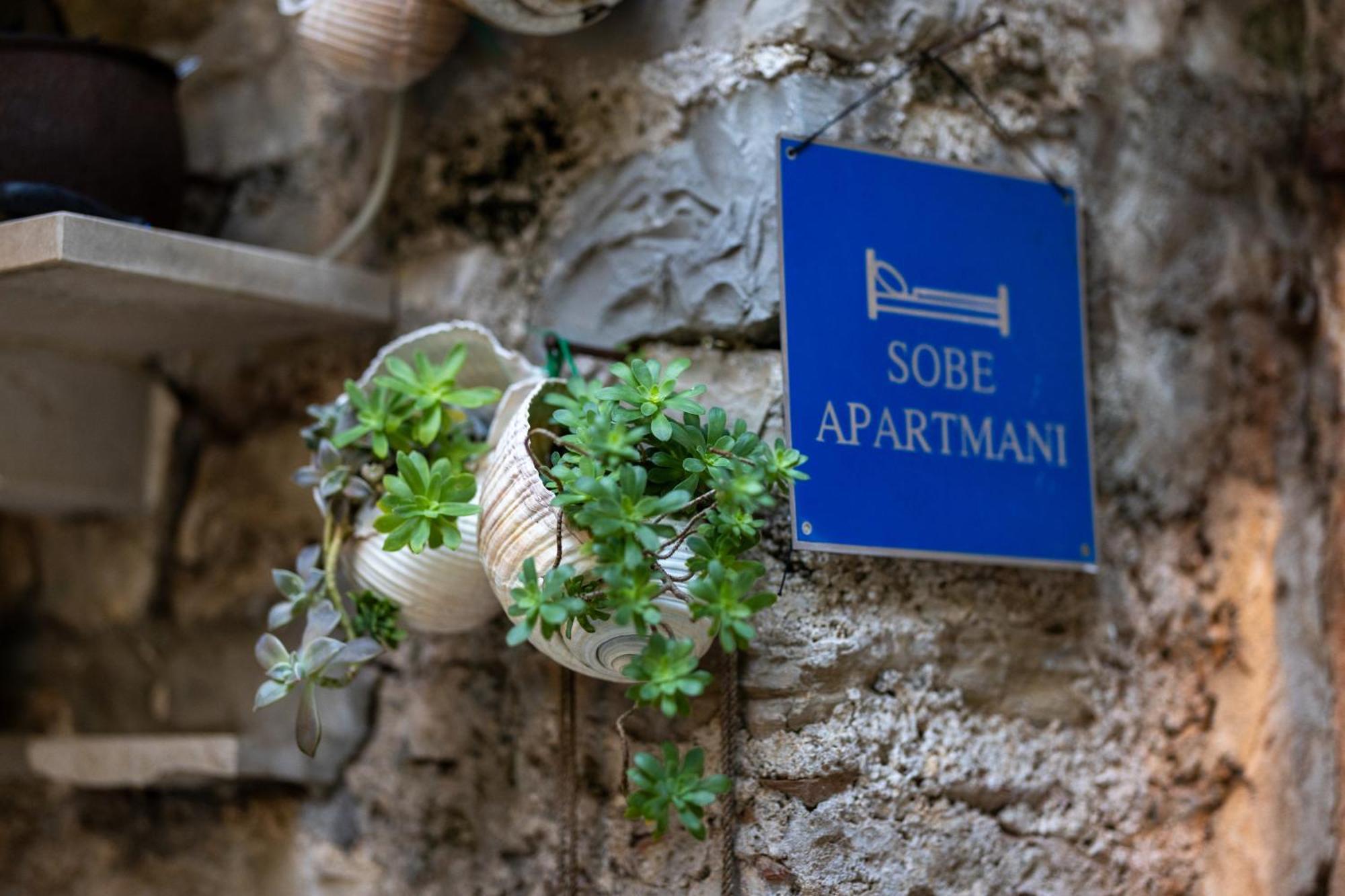 Apartments Bose Макарска Екстериор снимка