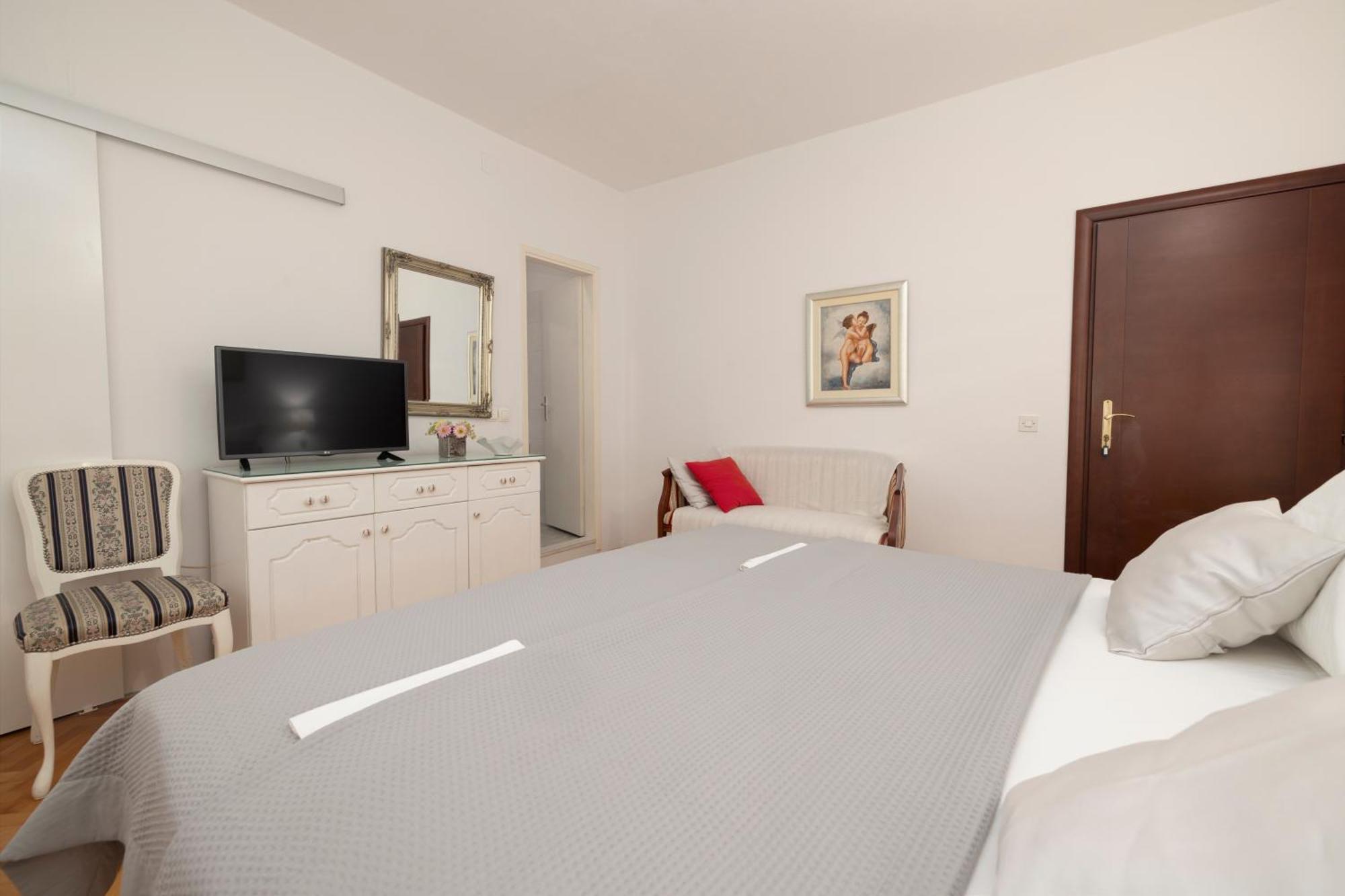 Apartments Bose Макарска Екстериор снимка