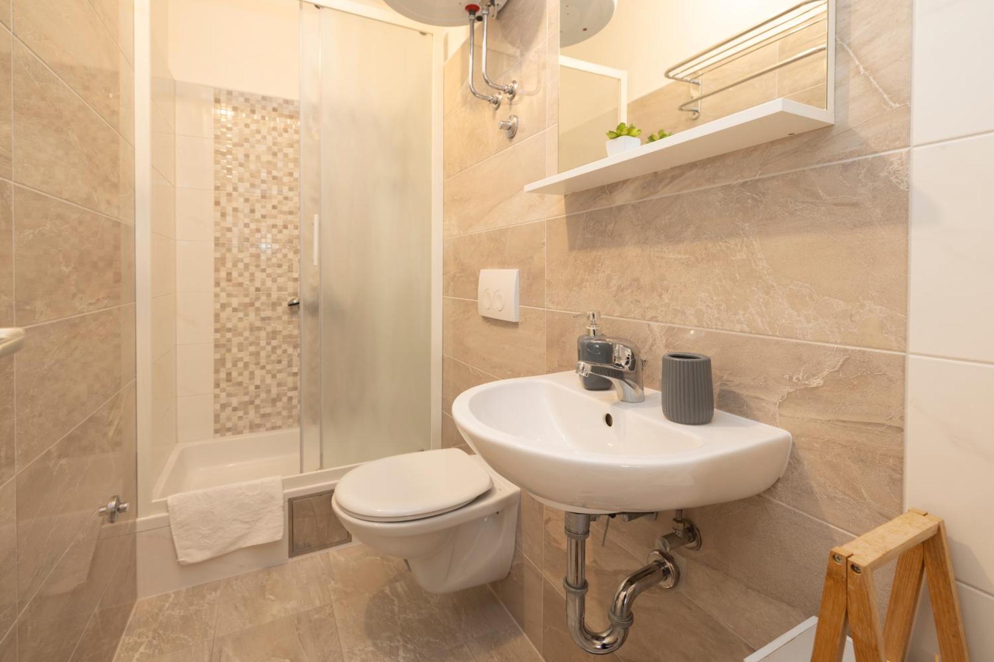 Apartments Bose Макарска Екстериор снимка
